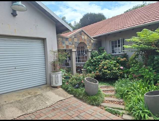 3 BEDROOM HOUSE FOR SALE IN VAN RIEBEECK PARK